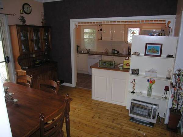 FOUR BEDROOMS PLUS STUDY UNDER $200,000 - I'DE LIKE TO SEE THAT!!!! Picture