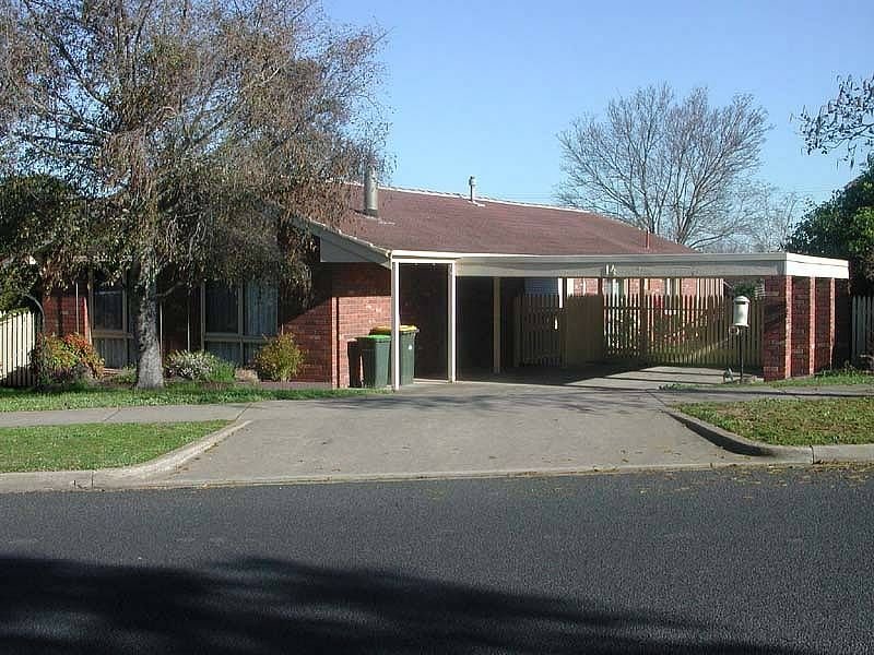 Quality 4 bedroom home in sought after location Picture 1