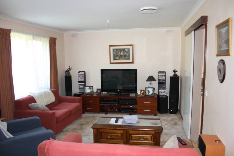 Quality 4 bedroom home in sought after location Picture 3