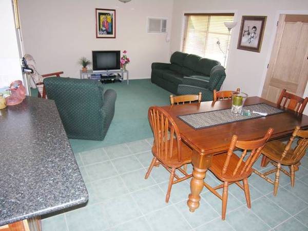 BEAUTIFULLY RENOVATED & SUPERBLY LOCATED Picture