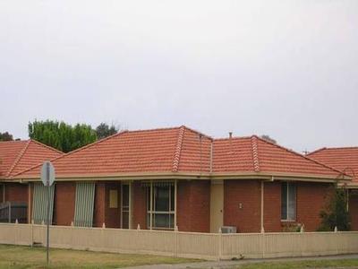 CENTRALLY LOCATED THREE BEDROOM VILLA UNIT Picture