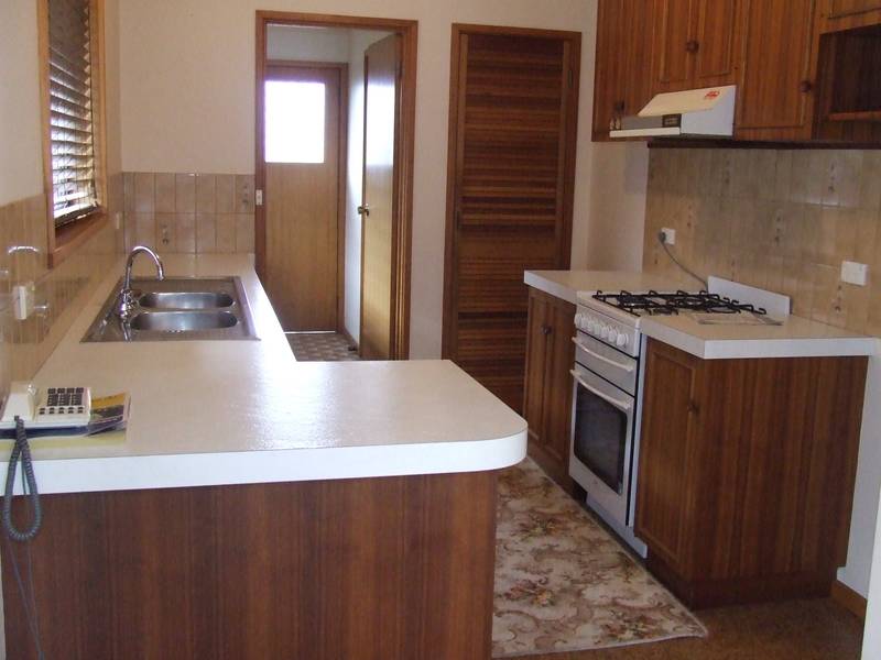 Neat & Tidy Throughout! Picture 2