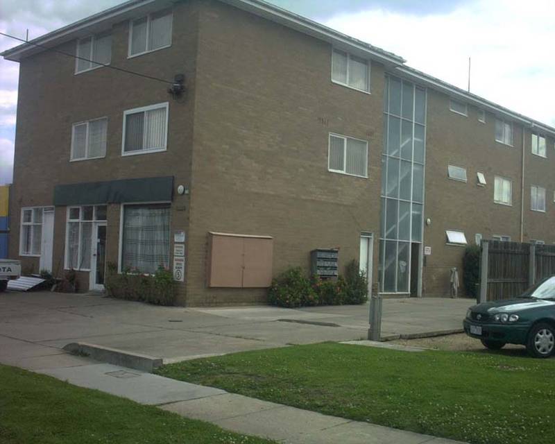 THREE BEDROOM FLAT ON FIRST STOREY Picture 1