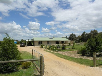 SPACIOUS 4/B/R HOME ON 1 ACRE WITH TOWN WATER Picture