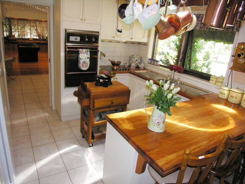 DELIGHTFUL 4B/R HOME ON 22.12 Ha (54 .65 ACRES) Picture 3