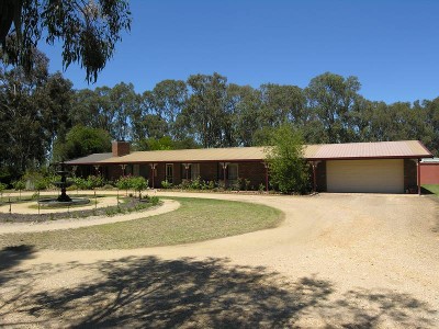 DELIGHTFUL 4B/R HOME ON 22.12 Ha (54 .65 ACRES) Picture