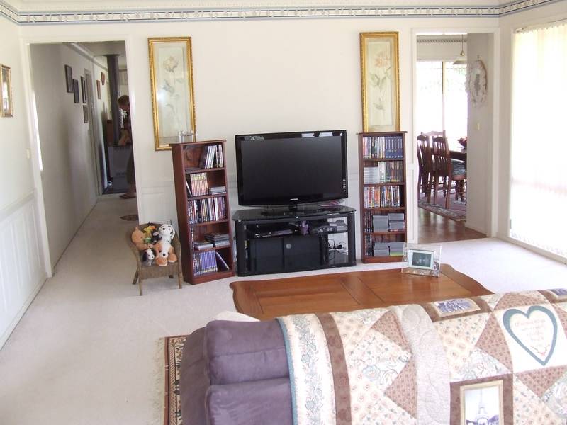 Large Family Home! Picture 3