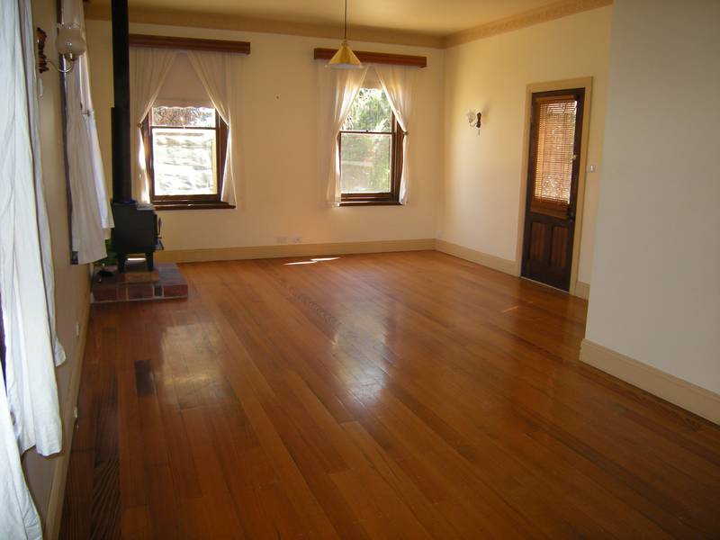 Spacious 3 Bedroom Home! Picture 3