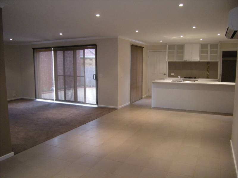 BRAND NEW EXECUTIVE UNIT IN FANTASTIC LOCATION! Picture