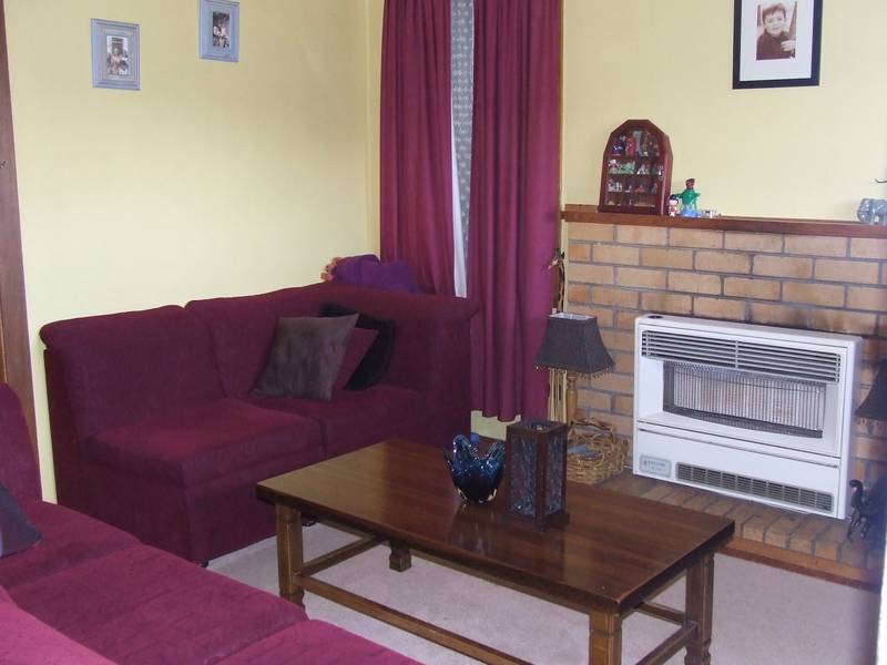 RENOVATED KITCHEN! Picture 2