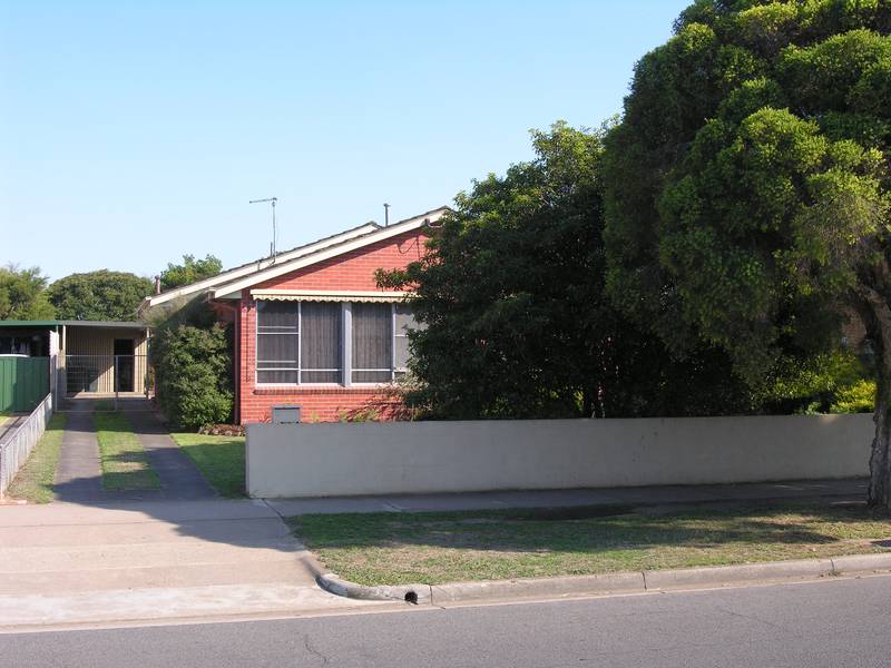 FIRST HOME BUYERS WILL LOVE THIS ONE Picture 2