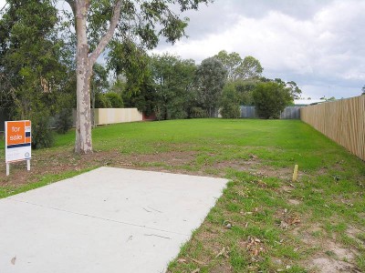 WELL LOCATED BUILDING BLOCK IN STRATFORD Picture