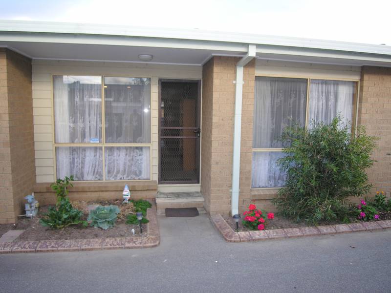 AN AFFORDABLE, CLOSE IN TWO BEDROOM FLAT Picture 1