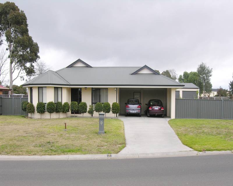 INVEST IN THIS APPEALING THREE BEDROOM HOME Picture 1