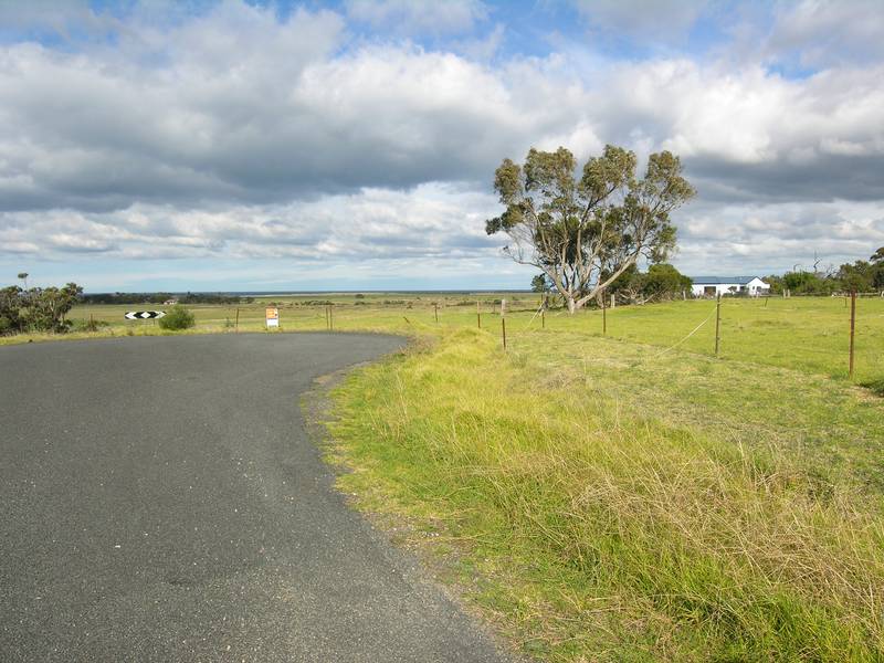 MAGNIFICENT BUILDING BLOCK IN SEASPRAY Picture 2
