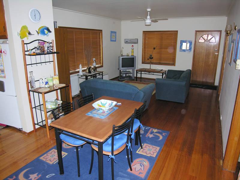 A FABULOUS BEACH HOME Picture 2