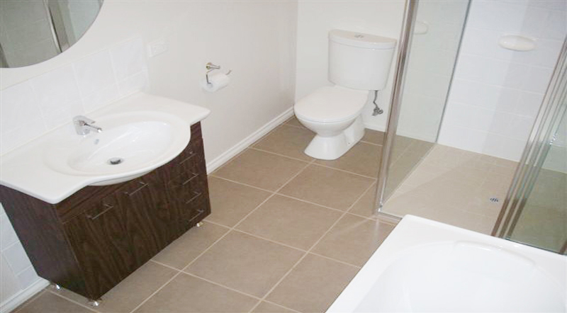 LUXURY HOME ON 2400SQM ( OVER 1/2 AN ACRE ) IN STRATFORD Picture 3