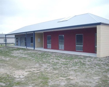 LUXURY HOME ON 2400SQM ( OVER 1/2 AN ACRE ) IN STRATFORD Picture