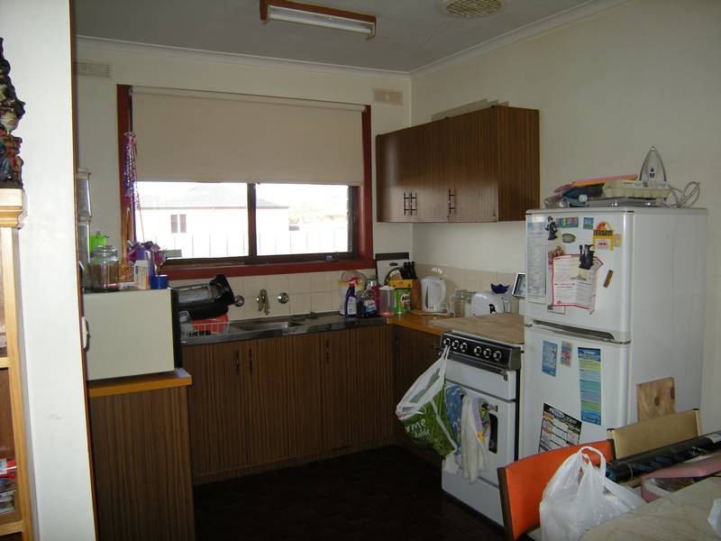 Spacious One Bedroom Unit Close To The CBD Picture 2
