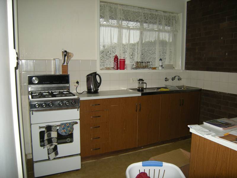 One bedroom Flat Located At The Back Of The Block! Picture 2