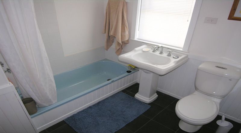 ACROSS THE ROAD FROM THE BEACH Picture 2