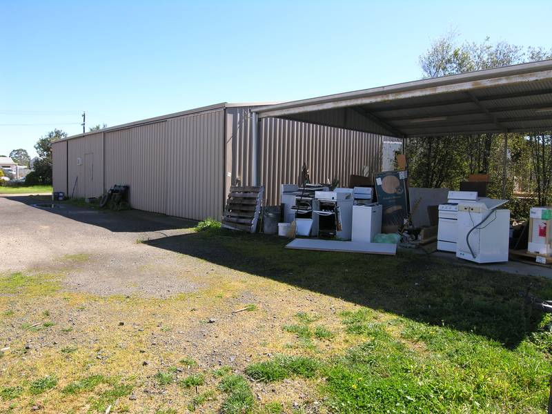 HANDY SMALL INDUSTRIAL WORKSHOP Picture 2