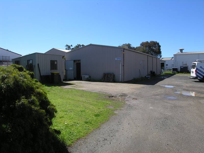 HANDY SMALL INDUSTRIAL WORKSHOP Picture 1