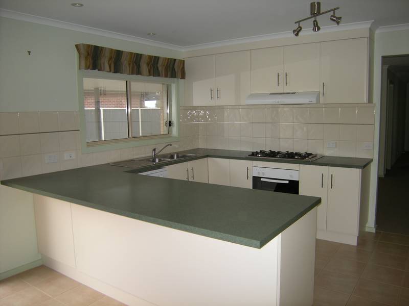 Immaculate Family Home! Picture 2