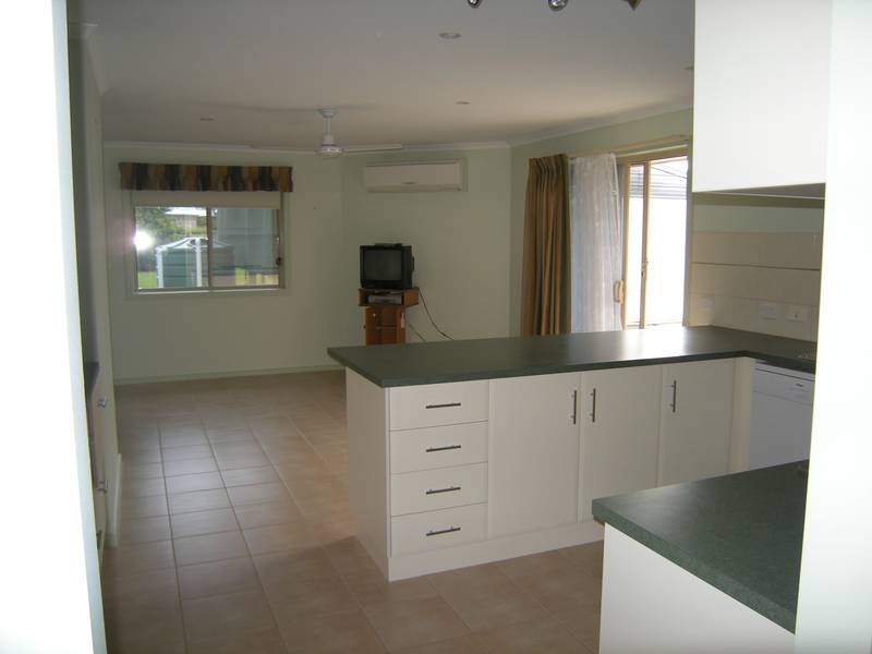 Immaculate Family Home! Picture 3