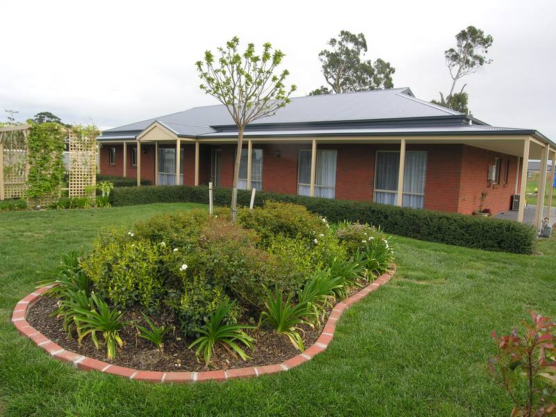 FABULOUS FIVE BEDROOM FAMILY HOME IN MAFFRA Picture 2