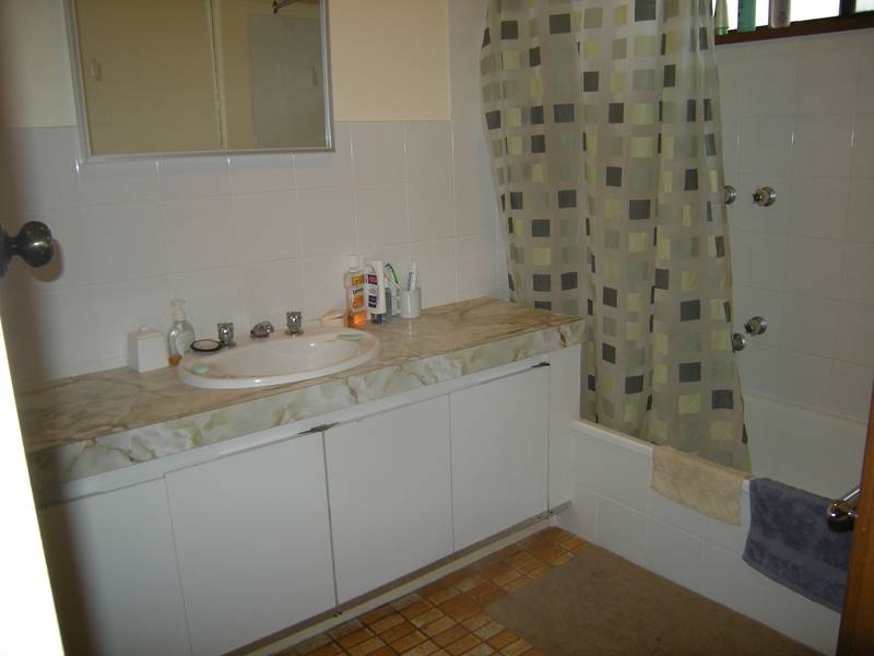 3 Bedroom Home in East Sale! Picture 3