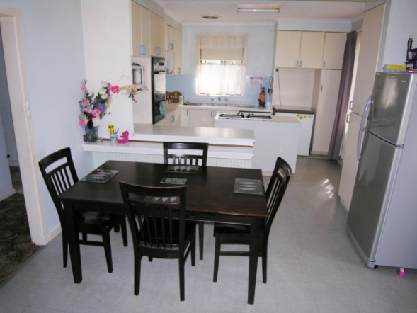 FOUR BEDROOMS, BIG BLOCK, SMALL PRICE Picture 3