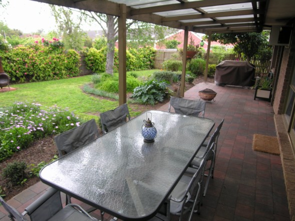 THIS SUPERBLY LOCATED FAMILY HOME Picture 2