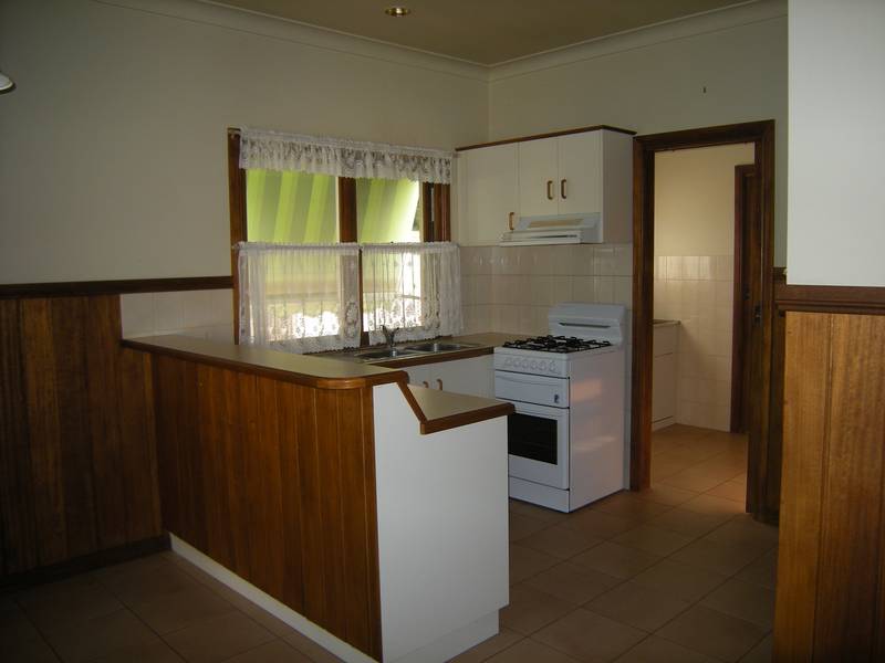 Cozy 2 Bedroom Home! Picture 2