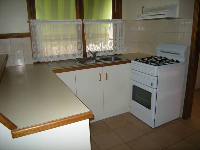 Cozy 2 Bedroom Home! Picture 3