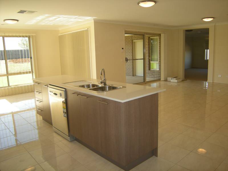 Large Family Home on 1 Acre in town! Picture 2