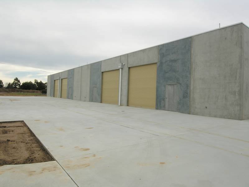 NEW HIGHWAY SHOWROOM Picture 3