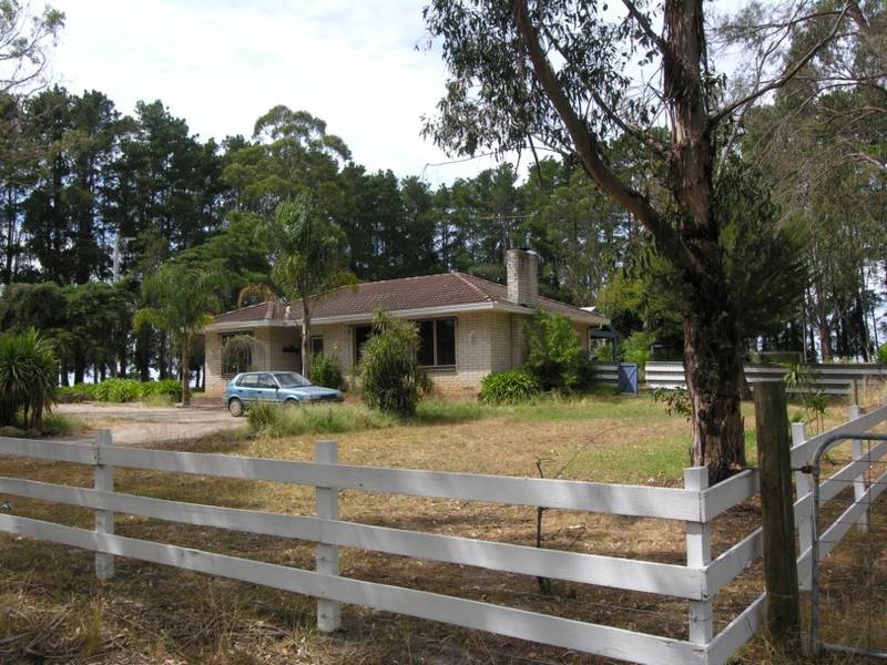 FOUR BEDROOM HOME ON 7.72HA ( 19.07 ACRES ) AT LONGFORD. Picture 1