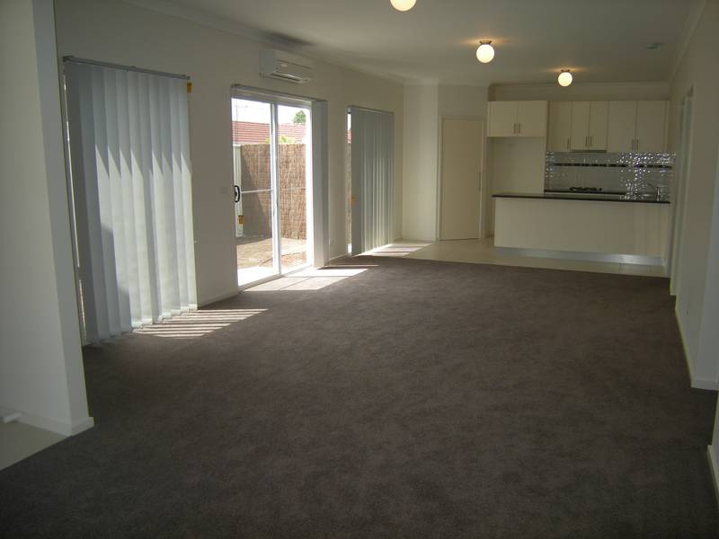 Brand New Executive Unit! Picture 2