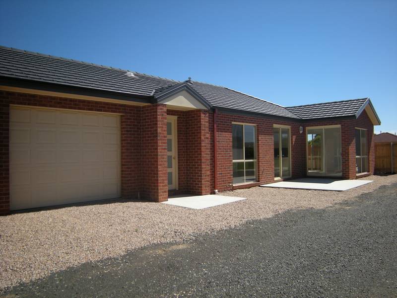 Brand New Spacious Unit! Picture 1