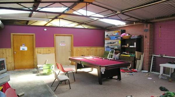 4 CAR GARAGE PLUS DOUBLE CARPORT Picture 2