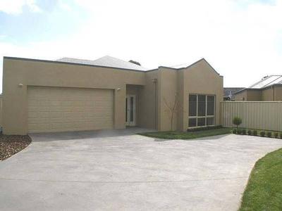 NEED TO BE CLOSE TO THE CBD? Picture