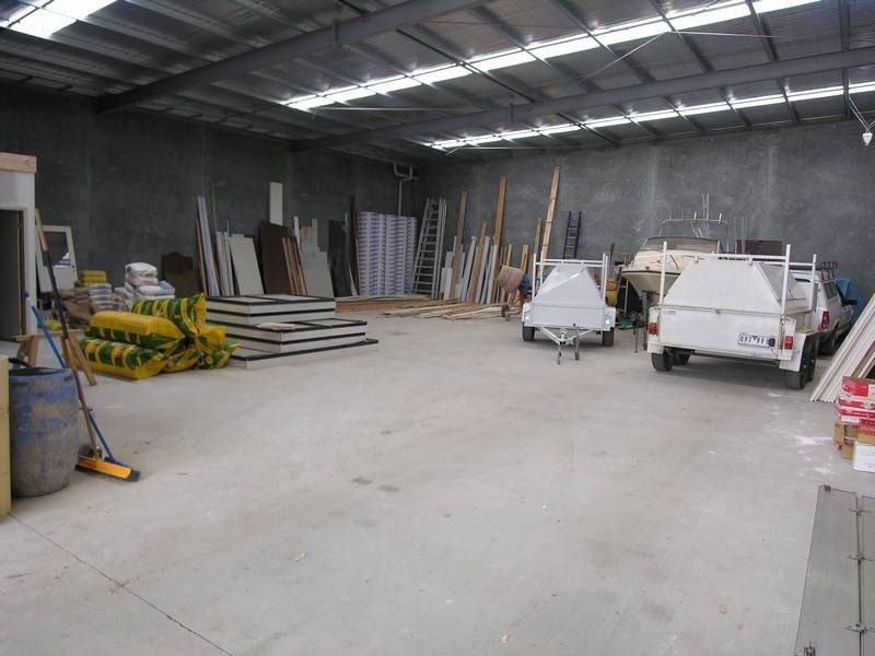 COMMERCIAL WORKSHOP & SHOWROOM/OFFICE Picture 3