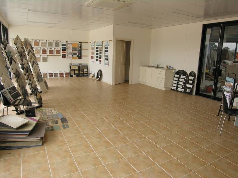 COMMERCIAL WORKSHOP & SHOWROOM/OFFICE Picture 2