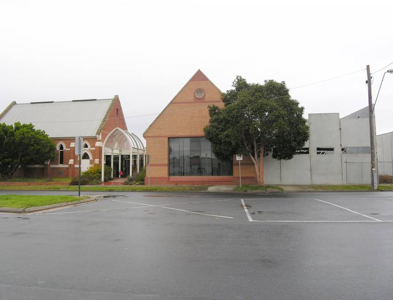 5 MAGNIFICENT COMMERCIAL PROPERTIES IN THE HEART OF THE SALE Picture 3