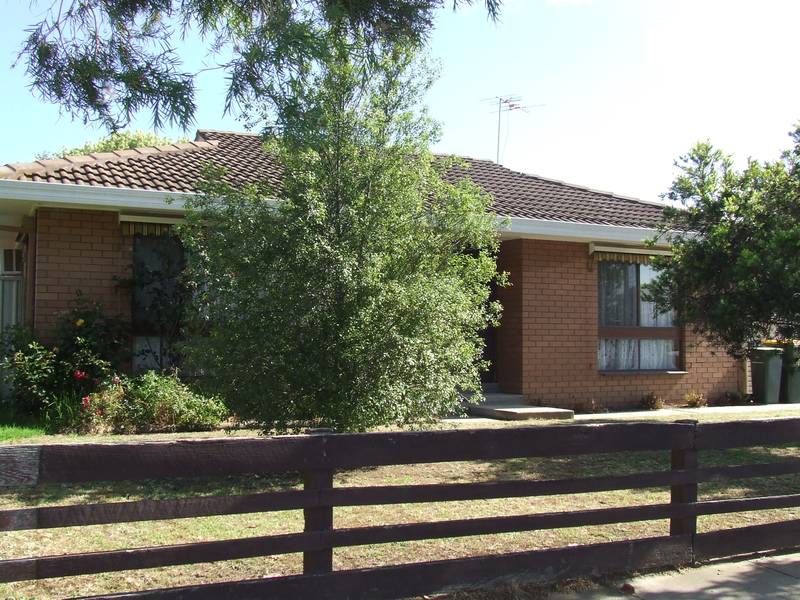 Comfortable 2 Bedroom Unit with Airconditioning! Picture 1