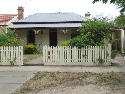 Minutes to Centre of Town Picture Minutes to Centre of Town Picture