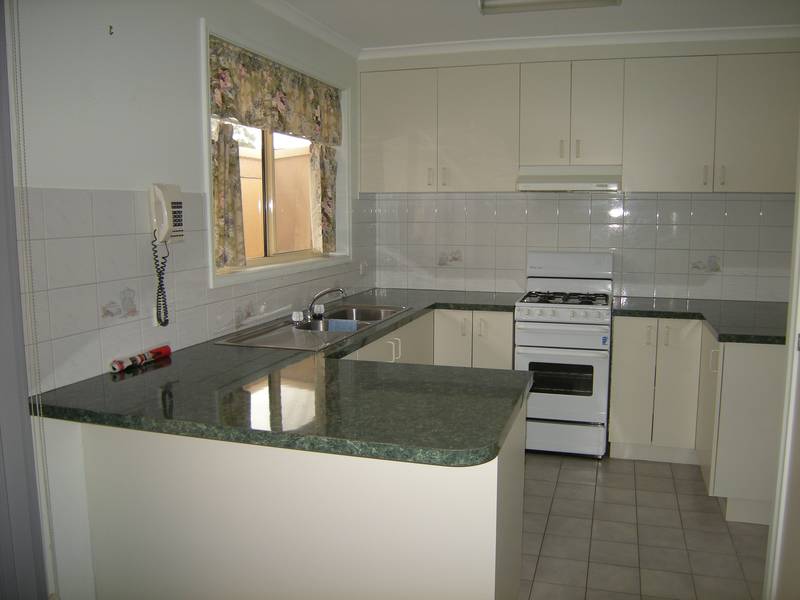 Freestanding 3 Bedroom Unit! Picture 2