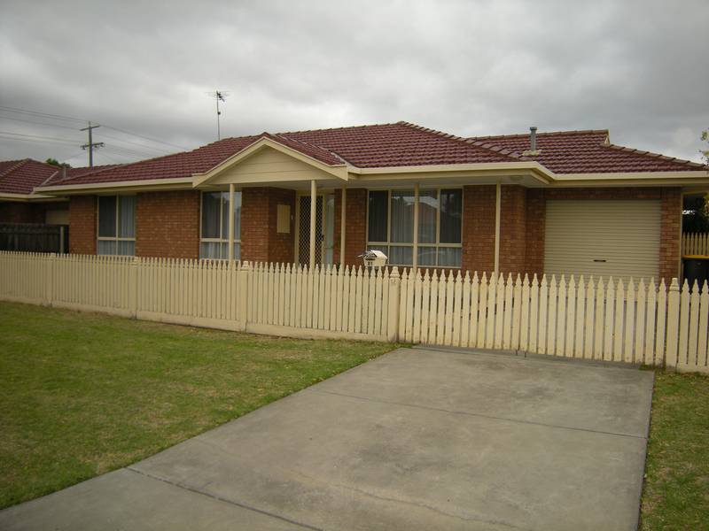 Freestanding 3 Bedroom Unit! Picture 1