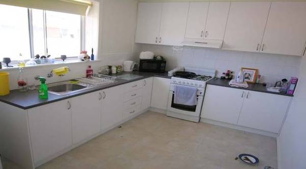 CLOSE IN FLAT ON THE TOP FLOOR Picture 3